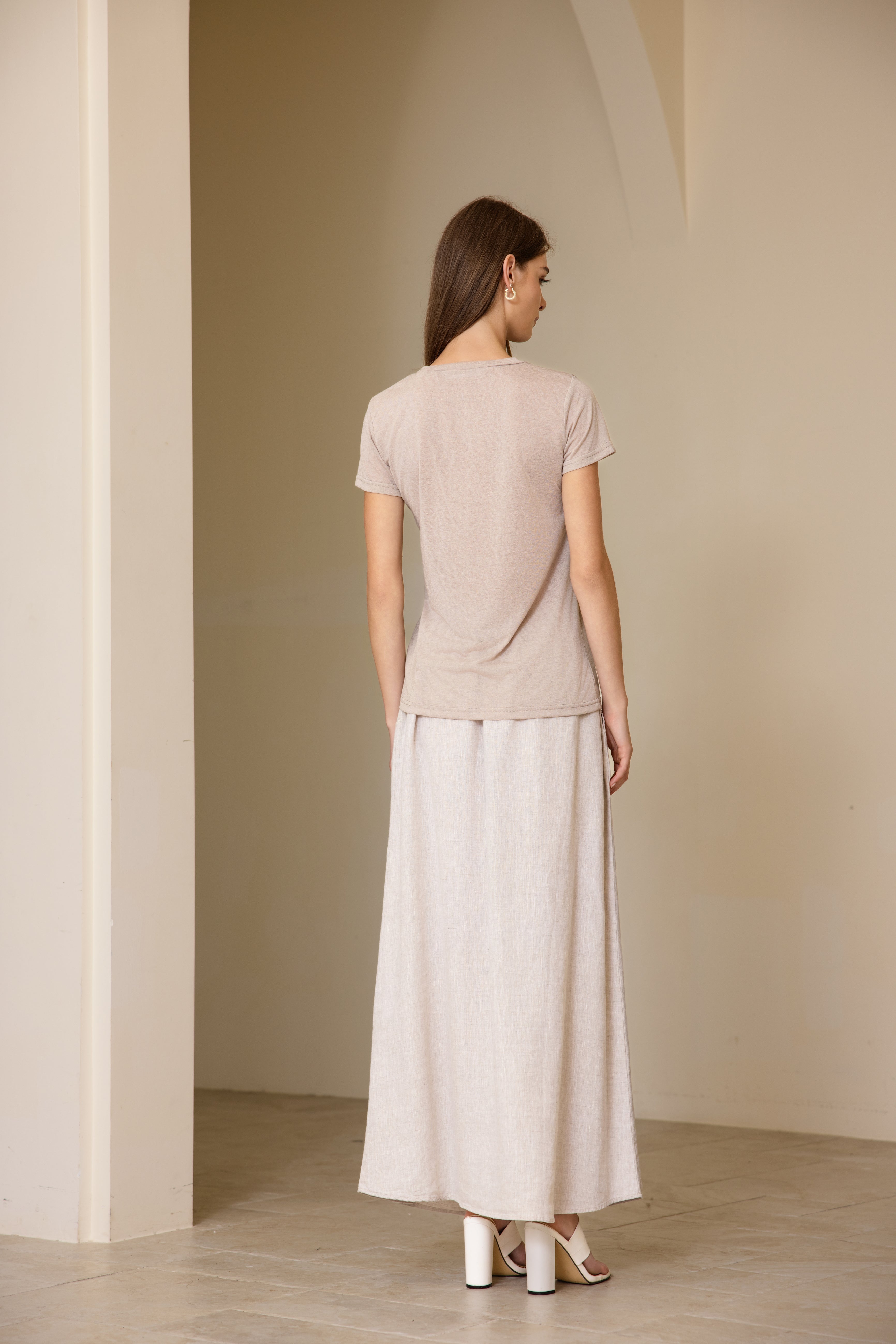 Short-sleeved linen t-shirt round-neck