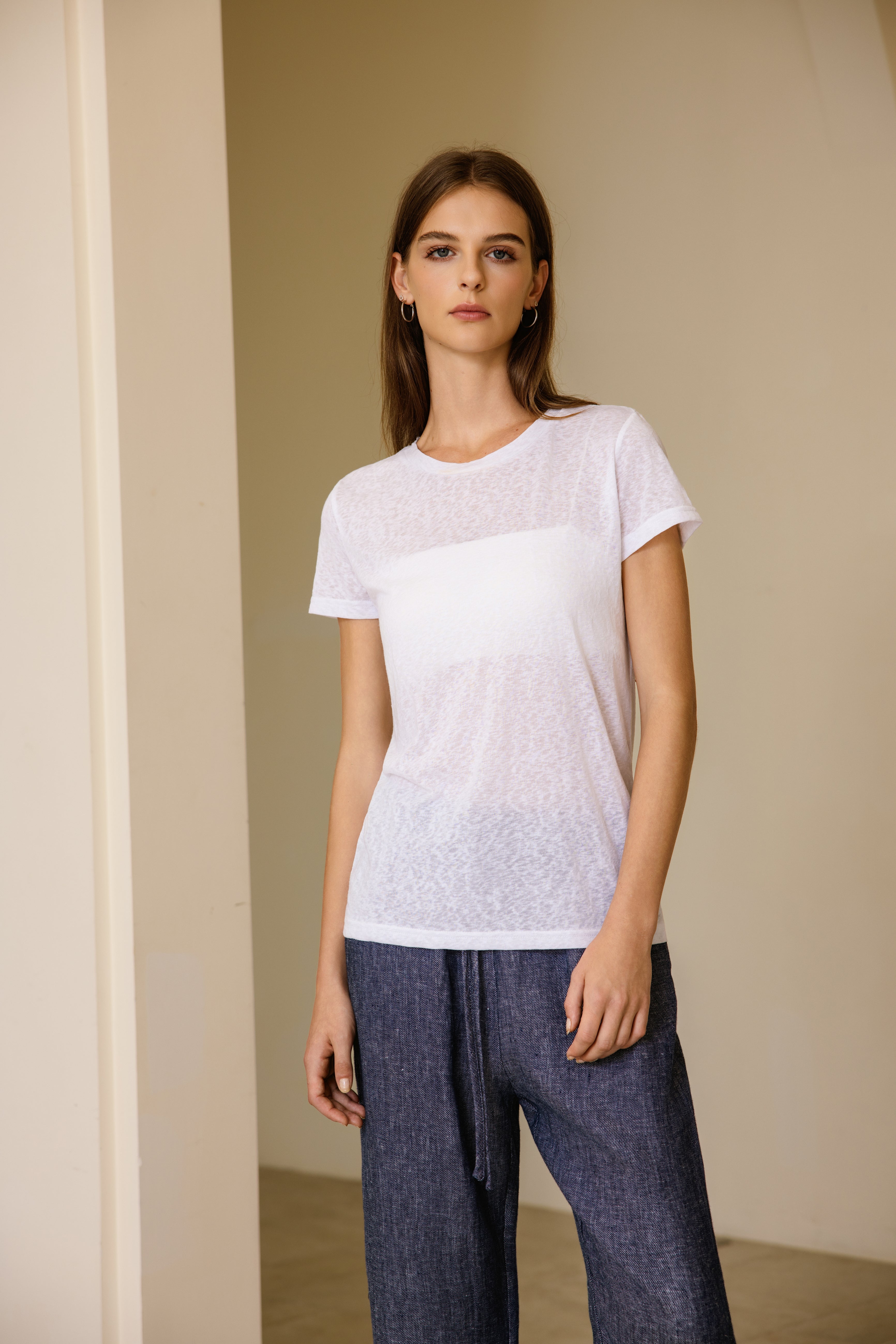 Short-sleeved linen t-shirt round-neck