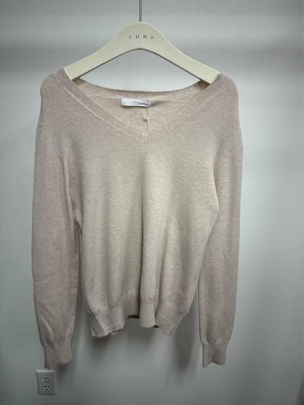 25219 V-neck Sweater