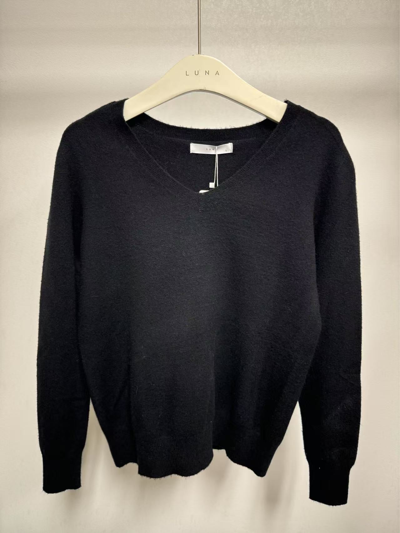 25219 V-neck Sweater