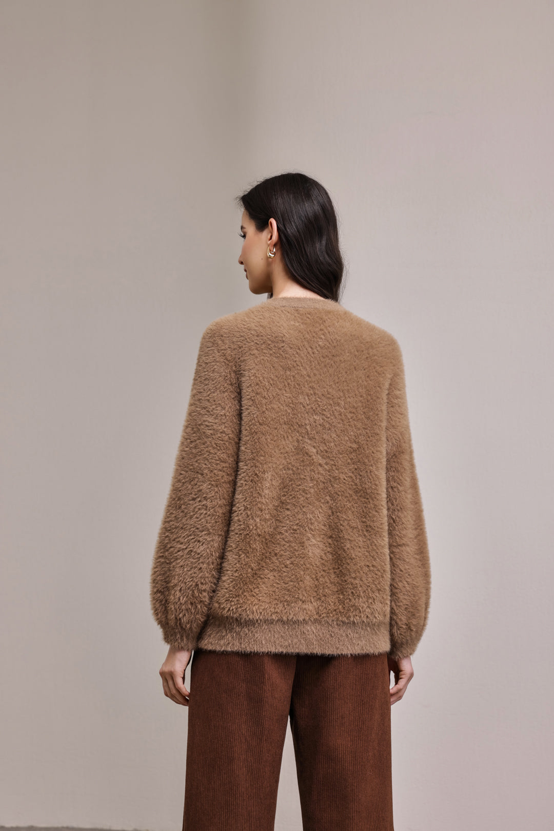 25222 Crewneck Fluffy Sweater