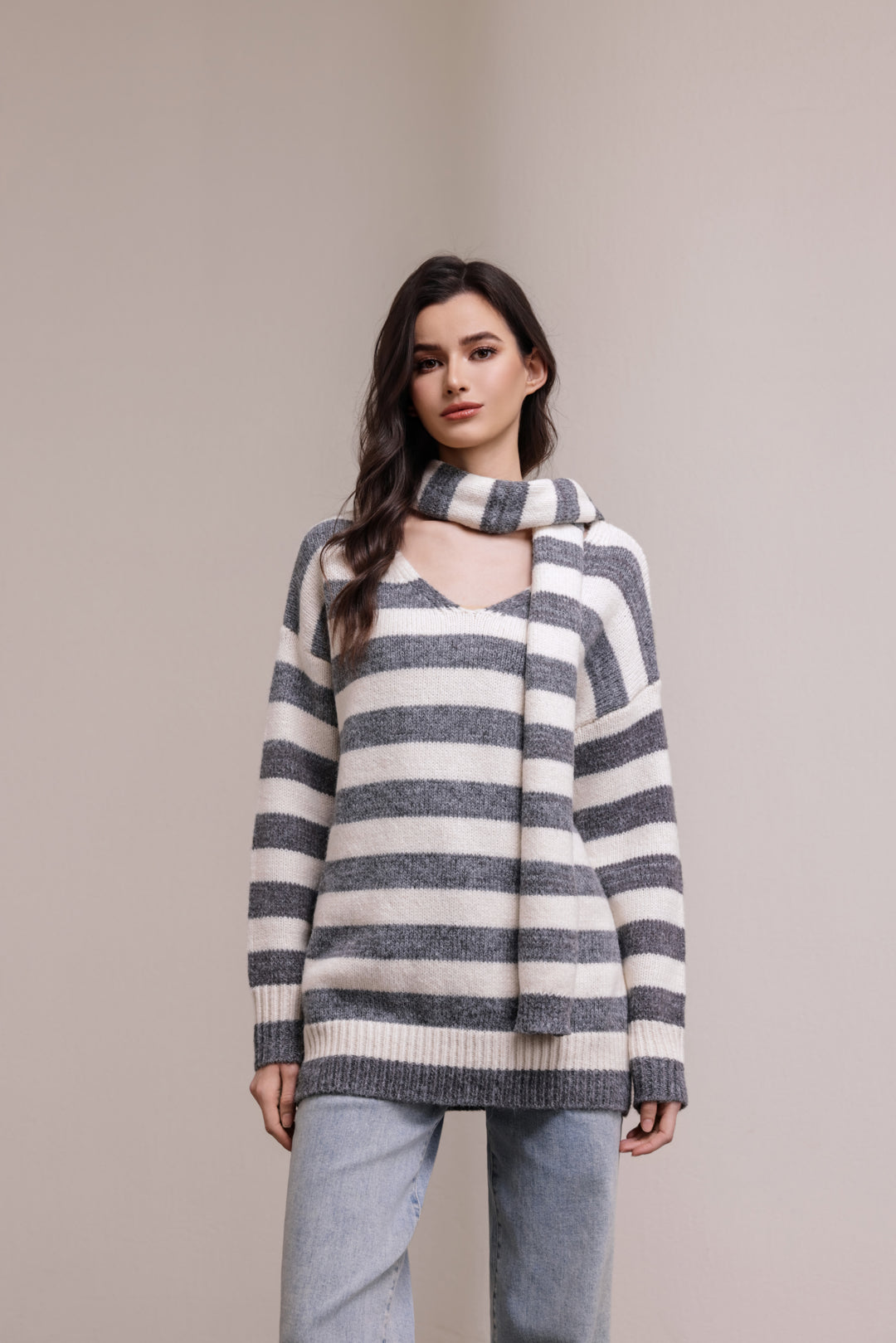 25204 V-neck Oversized Long Sweater