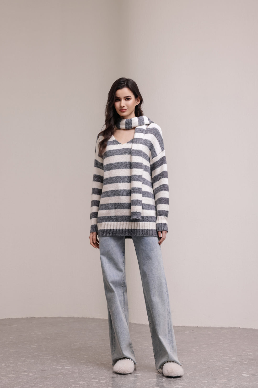 25204 V-neck Oversized Long Sweater